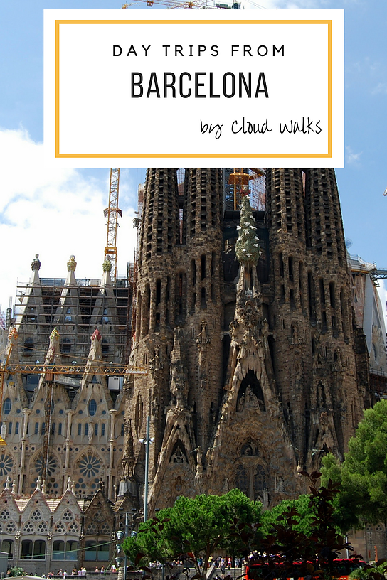 Guide to day trips from Barcelona - Travel Guides for Spain - Image of Large Cathedral named Sagrada Familia