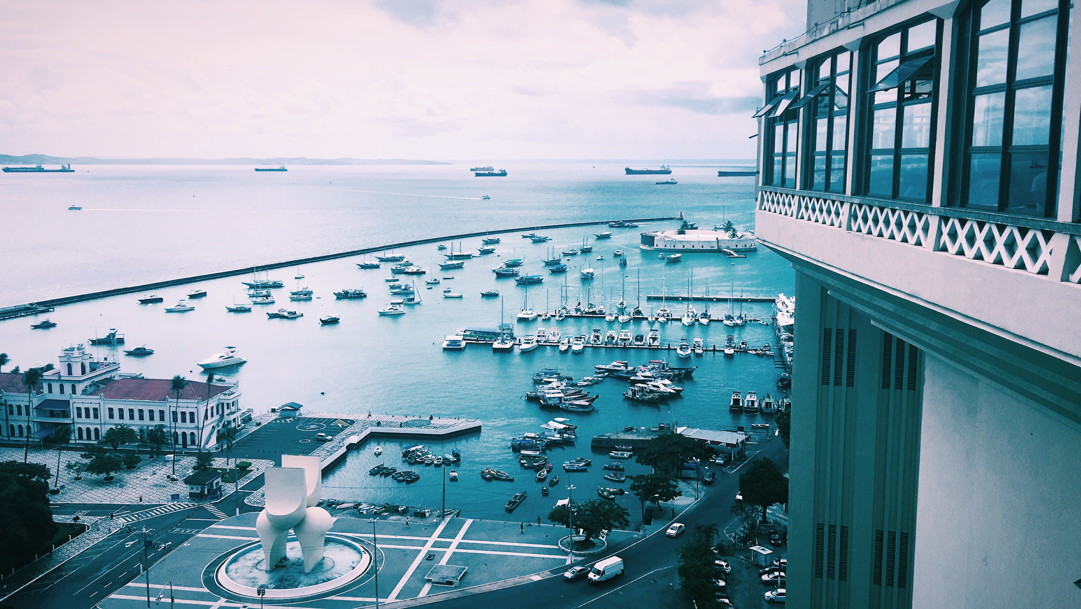 Elevator Salvador - Elevador Lacerda - Image of outdoor elevator overlooking beach port. filled with sail boats