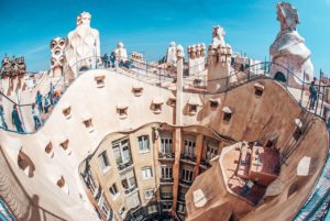 Image of curvy building, Casa Mila in Barcelona from above