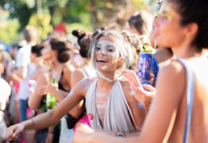 Bloco Rio Carnival - Girls celebrating in Rio Carnival costume