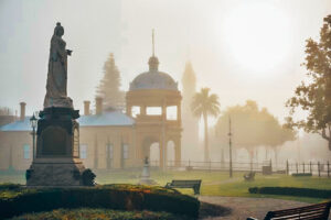 Bendigo - Image of park with Queen Victoria statue and domed palace building
